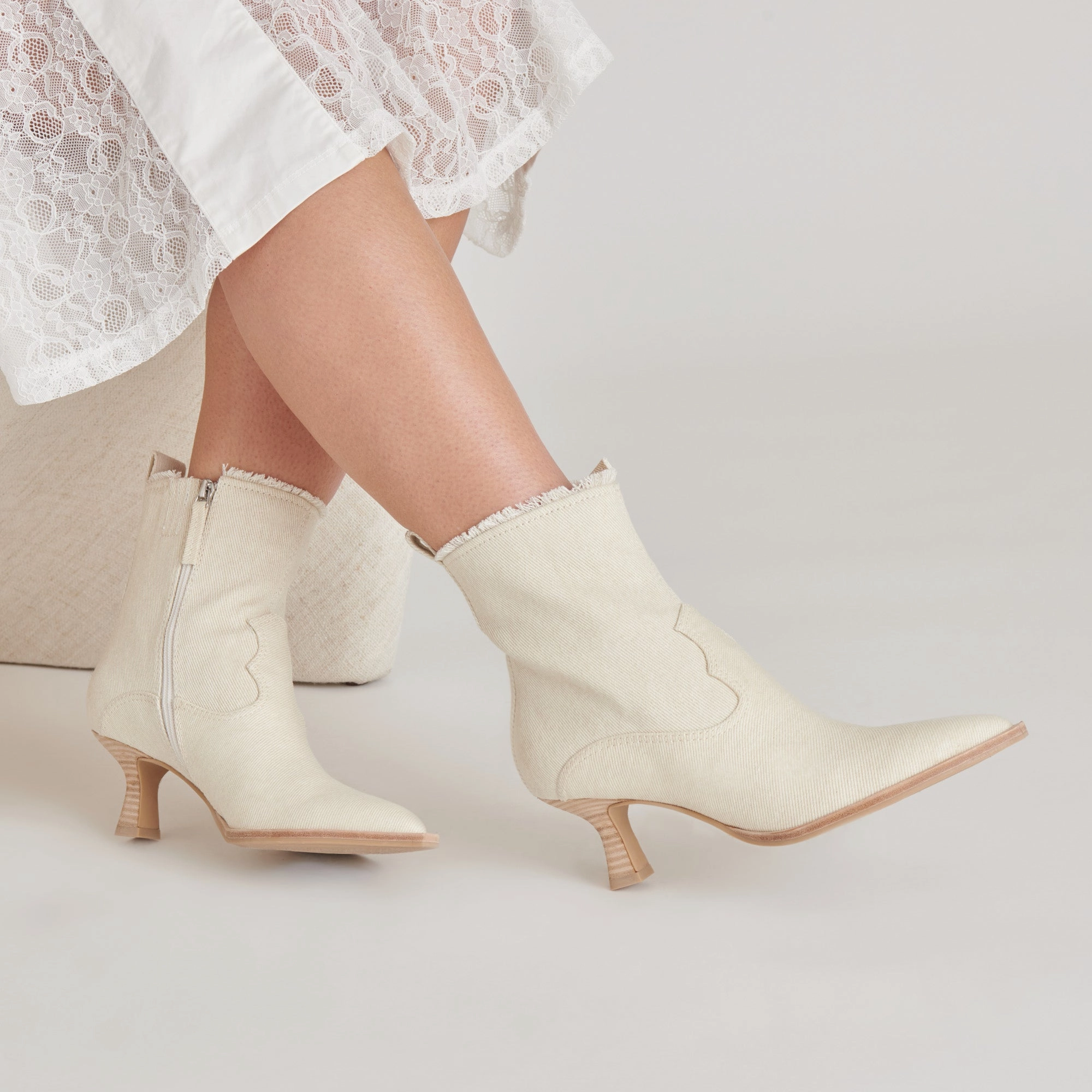 AUSTIN BOOTS IVORY DENIM