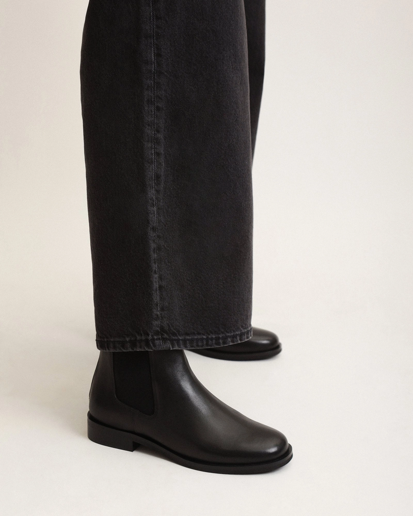 GABE FLAT ANKLE BOOTS BLACK LEATHER