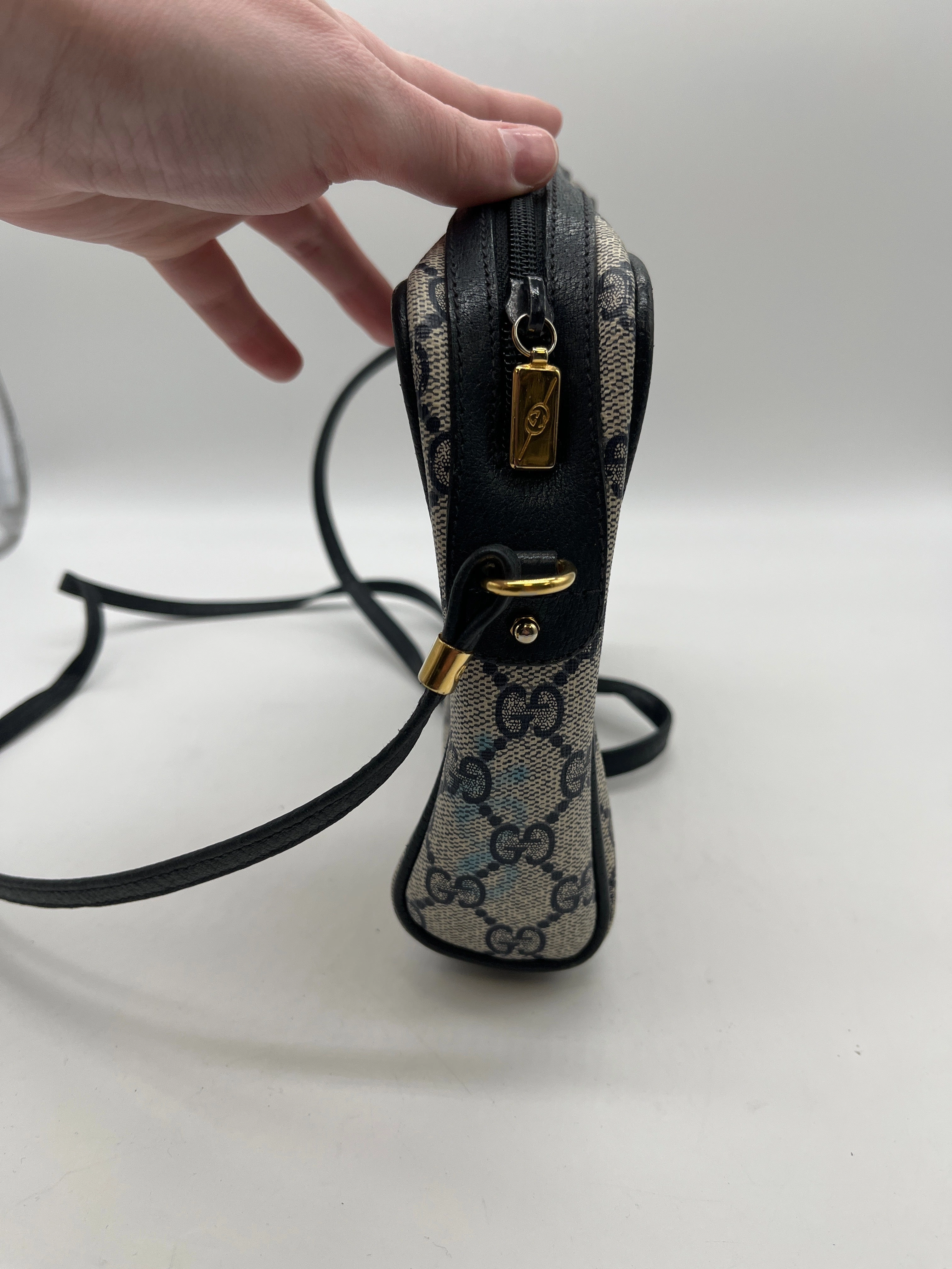 Handbag Luxury Designer By Gucci, Size: Small