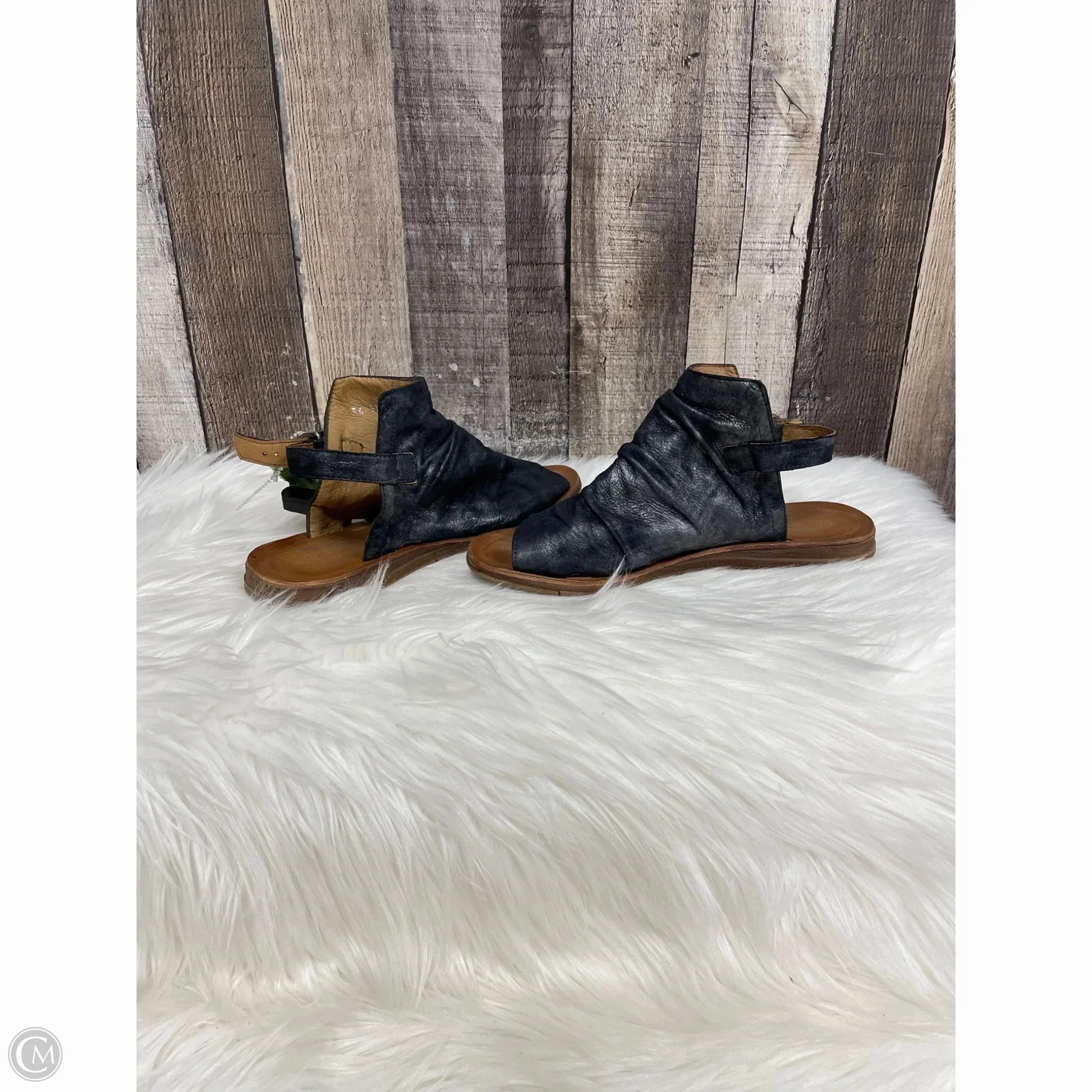 Sandals Flats By Miz Mooz In Navy, Size: 6