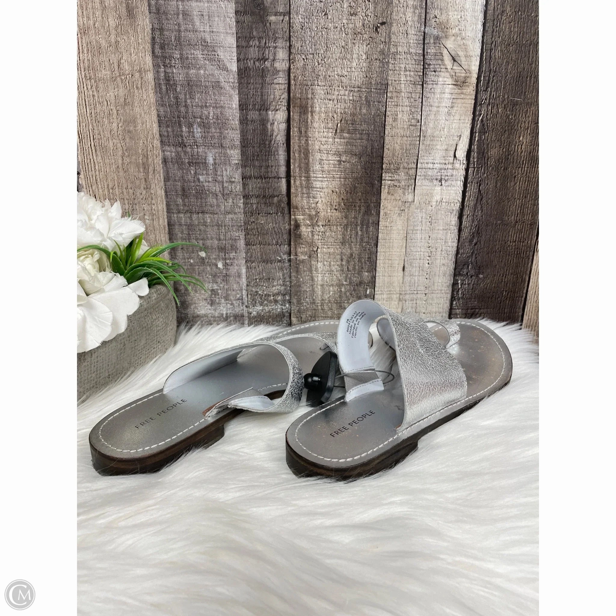 Sandals Flip Flops By Free People In Silver, Size: 8