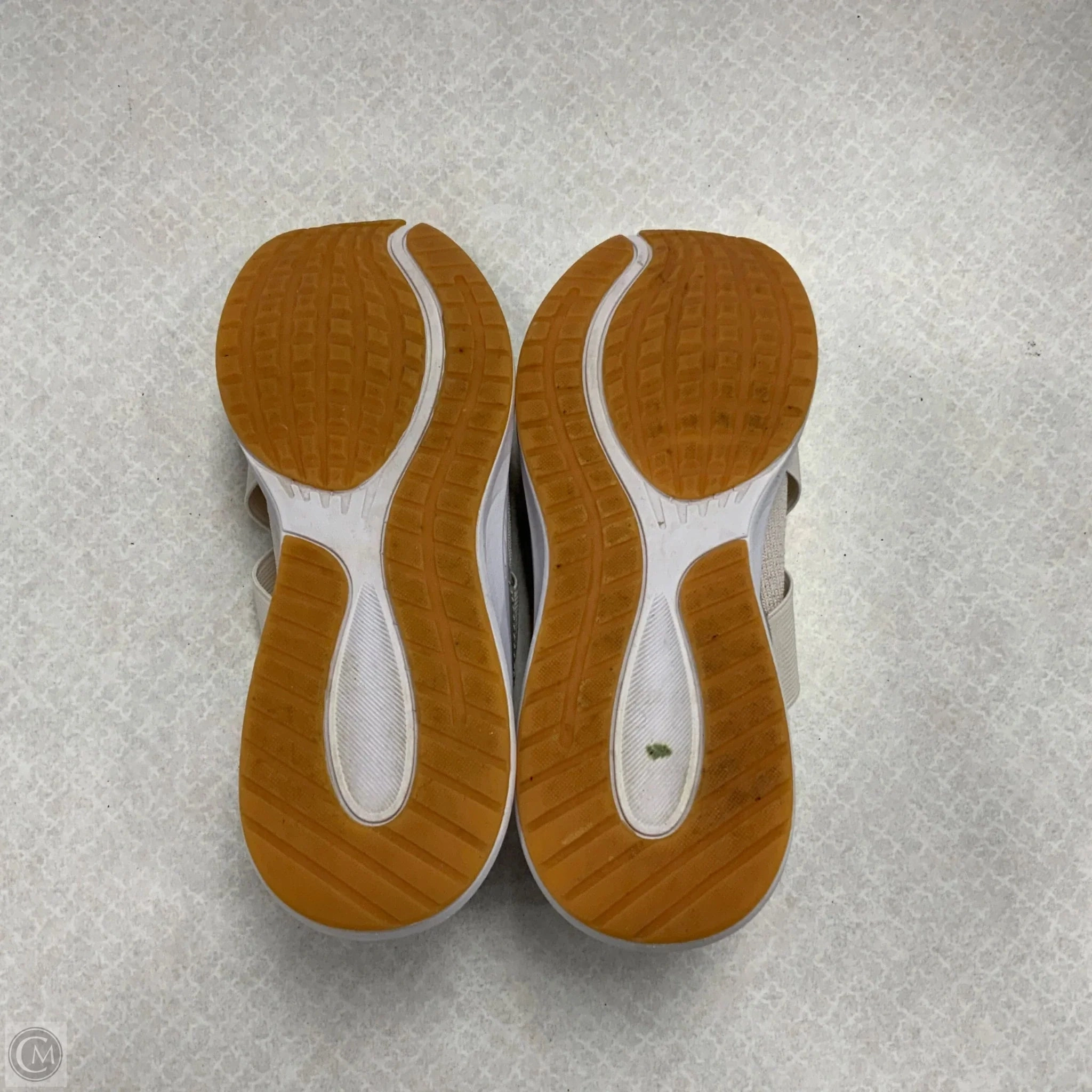 Shoes Athletic By Zella In Cream, Size: 6.5