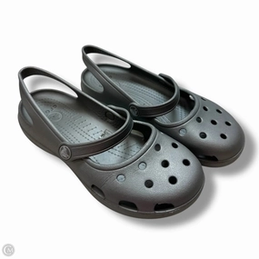 Shoes Flats By Crocs In Silver, Size: 6