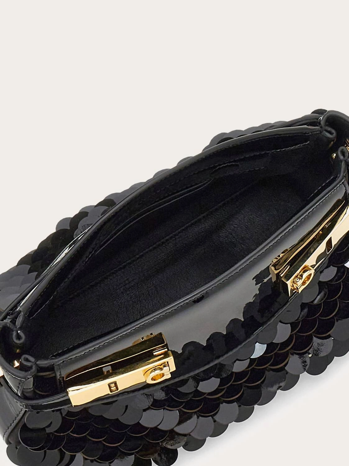 Women's Hug Pouch Bag In Black