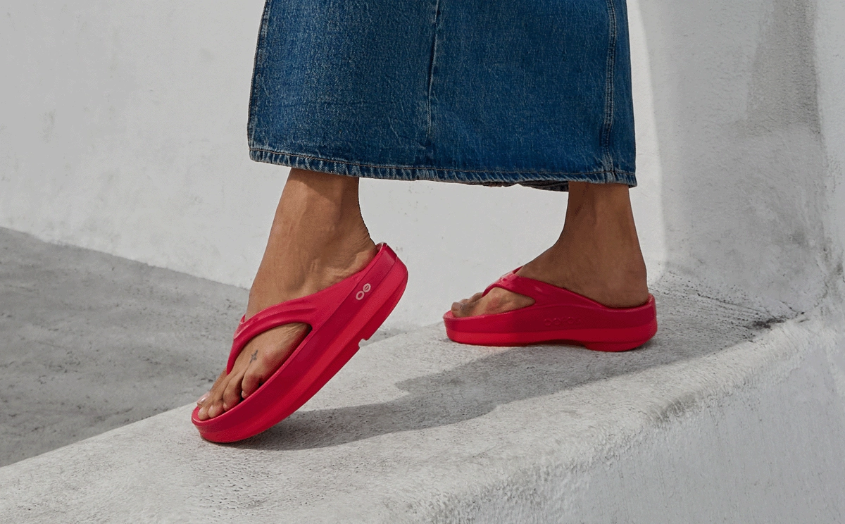 Women's OOmega OOlala Stacked Sandal - Neon Berry Punch